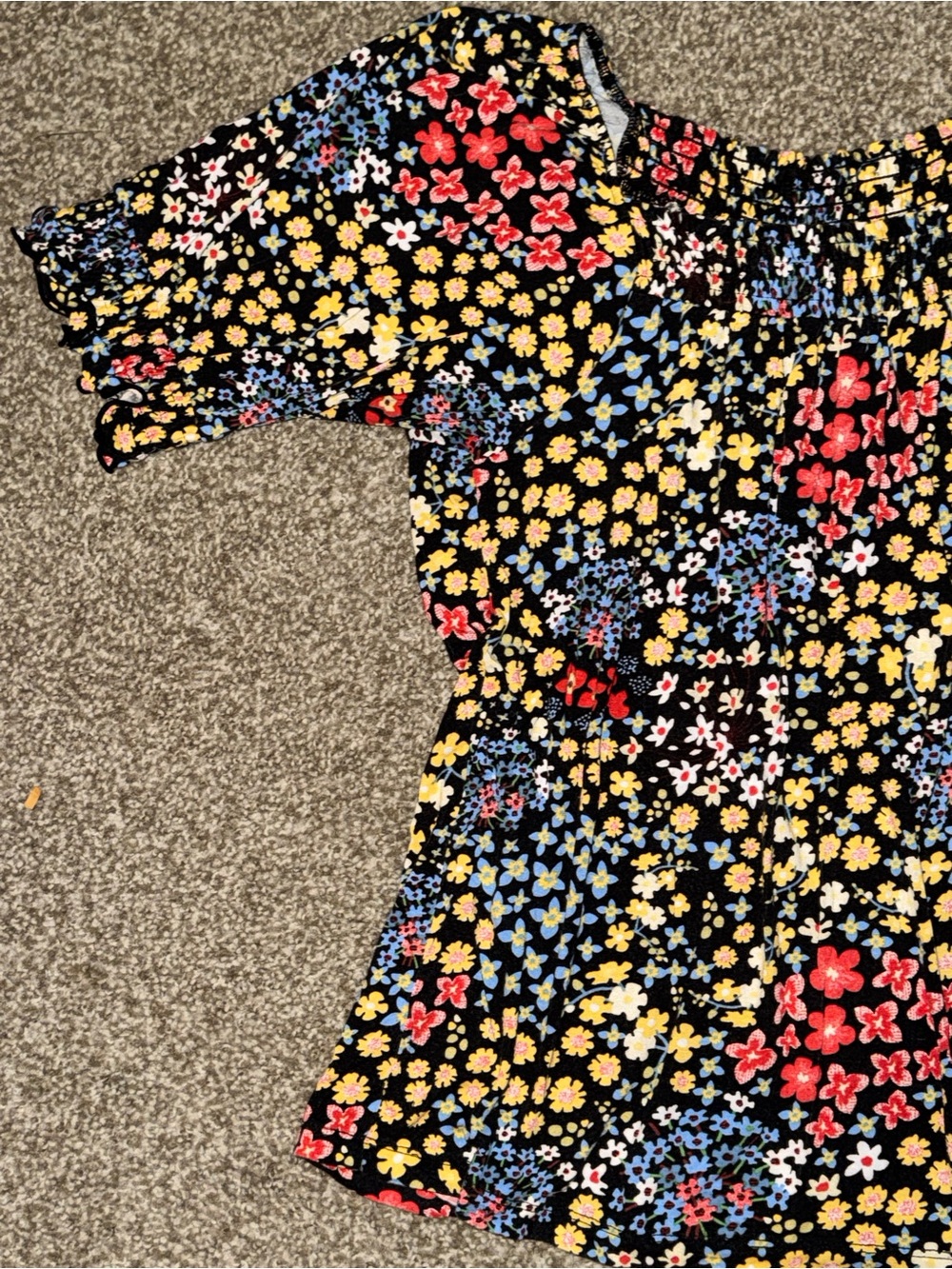 Woman’s Top - Picture 2 of 3